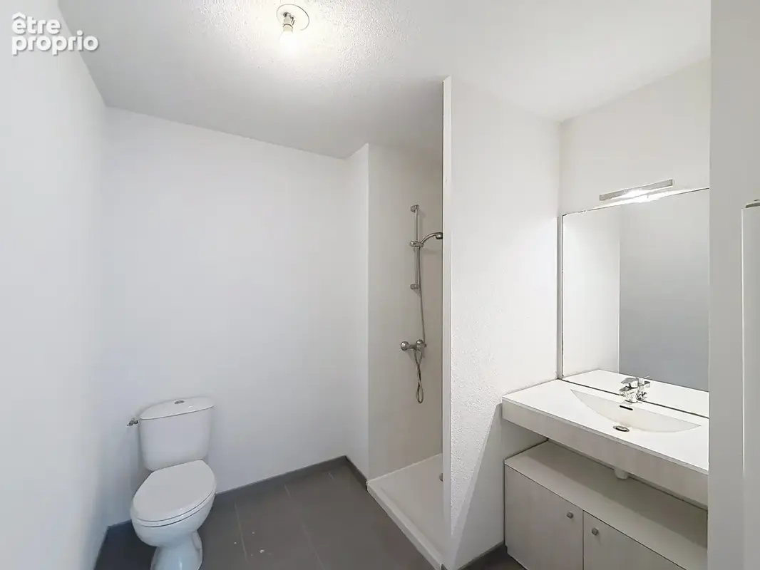 SALLE D EAU AVEC WC