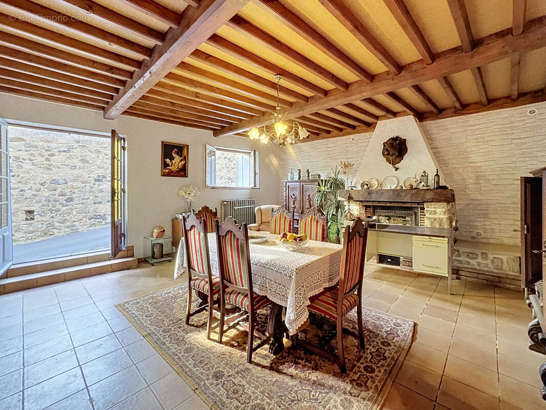 30MN CLERMONT SUD - Maison avec dépendances et terrain - photo 5
