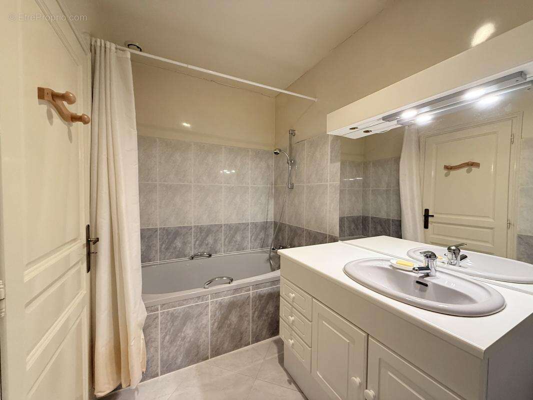 Maison à SAINT-AVIT-SAINT-NAZAIRE