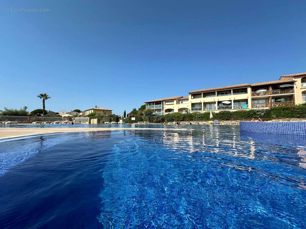 Appartement à ROQUEBRUNE-SUR-ARGENS