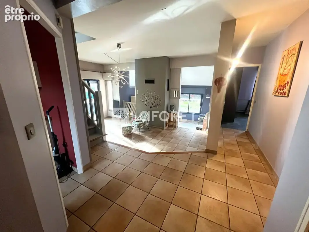 Trenal · Maison familiale 278 m² · Piscine couverte · Terrain 2 000 m² · DPE C - photo 6