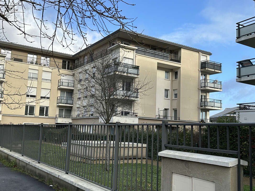 Appartement deux pieces a dammarie les lys loue - photo 2