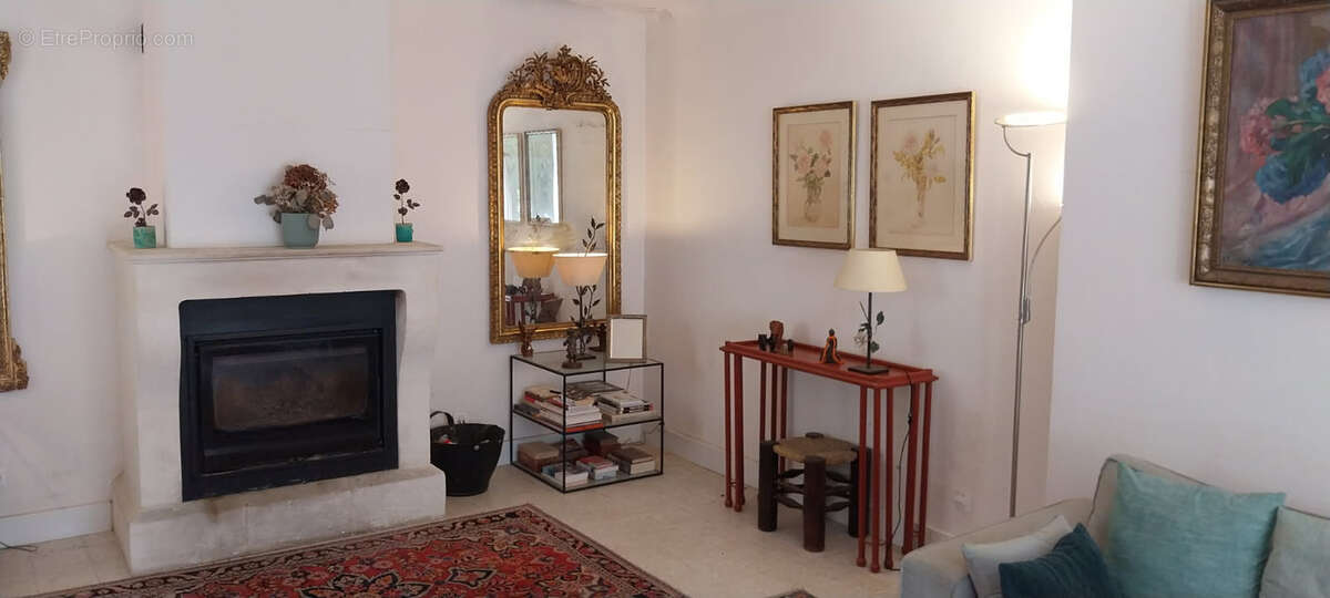 Maison à FONTVIEILLE