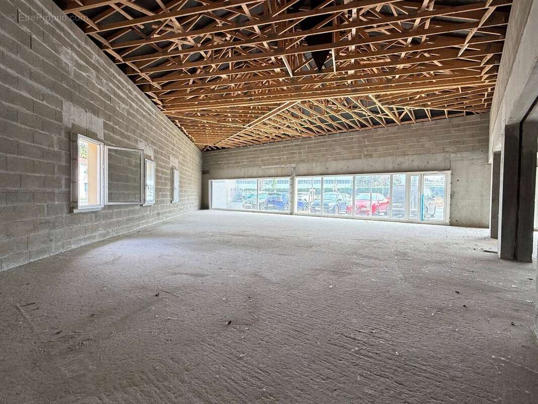 Commerce 151 m² à Saint-Vincent-De-Tyrosse  - photo 2