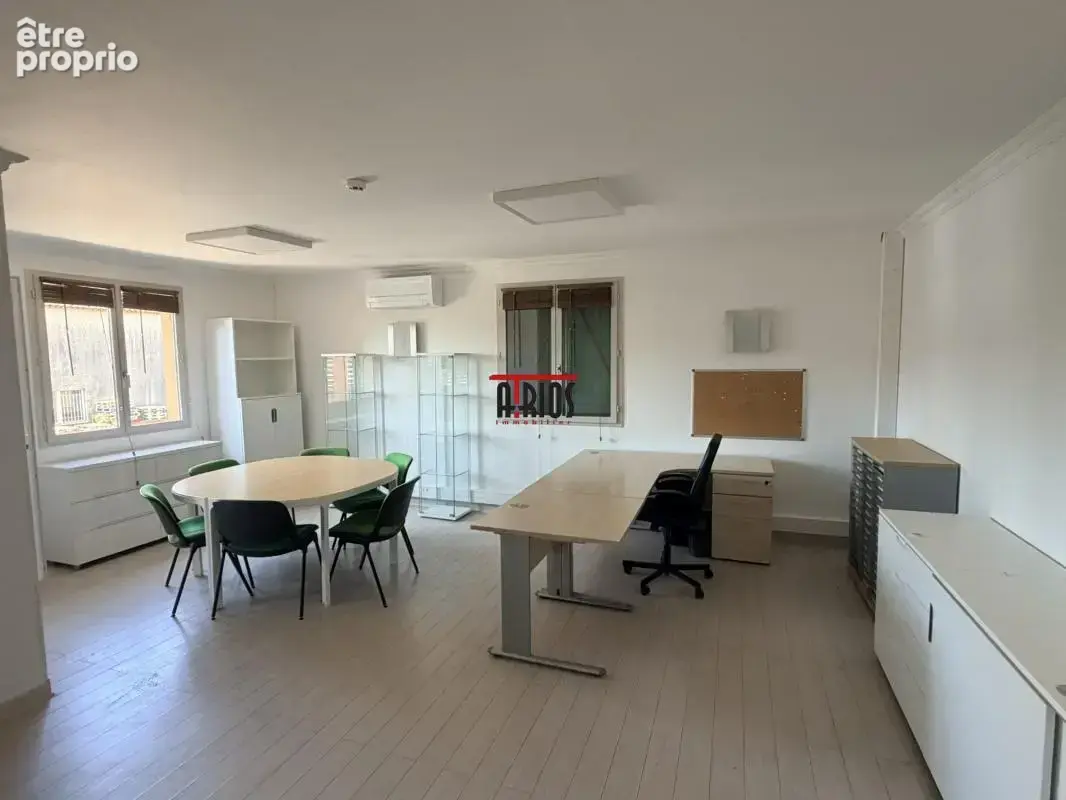 Entrepot + bureaux ou habitation 670 m² - photo 6