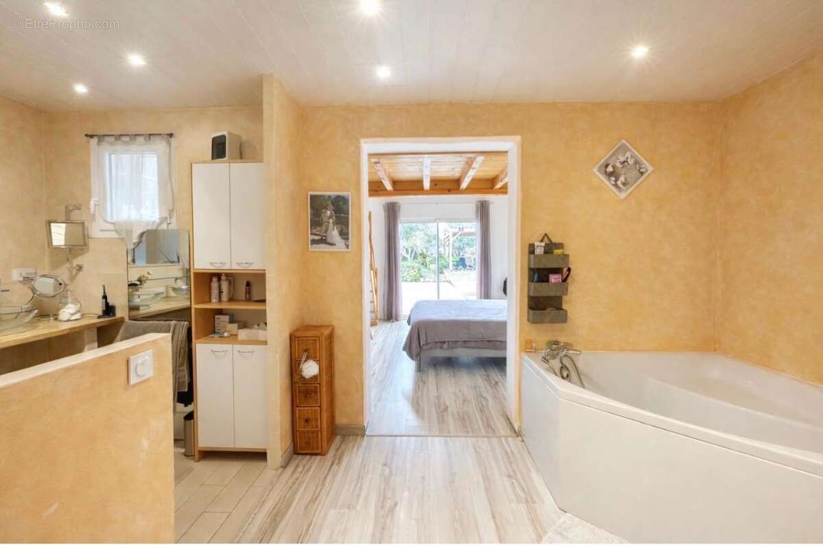 Maison à AMBARES-ET-LAGRAVE