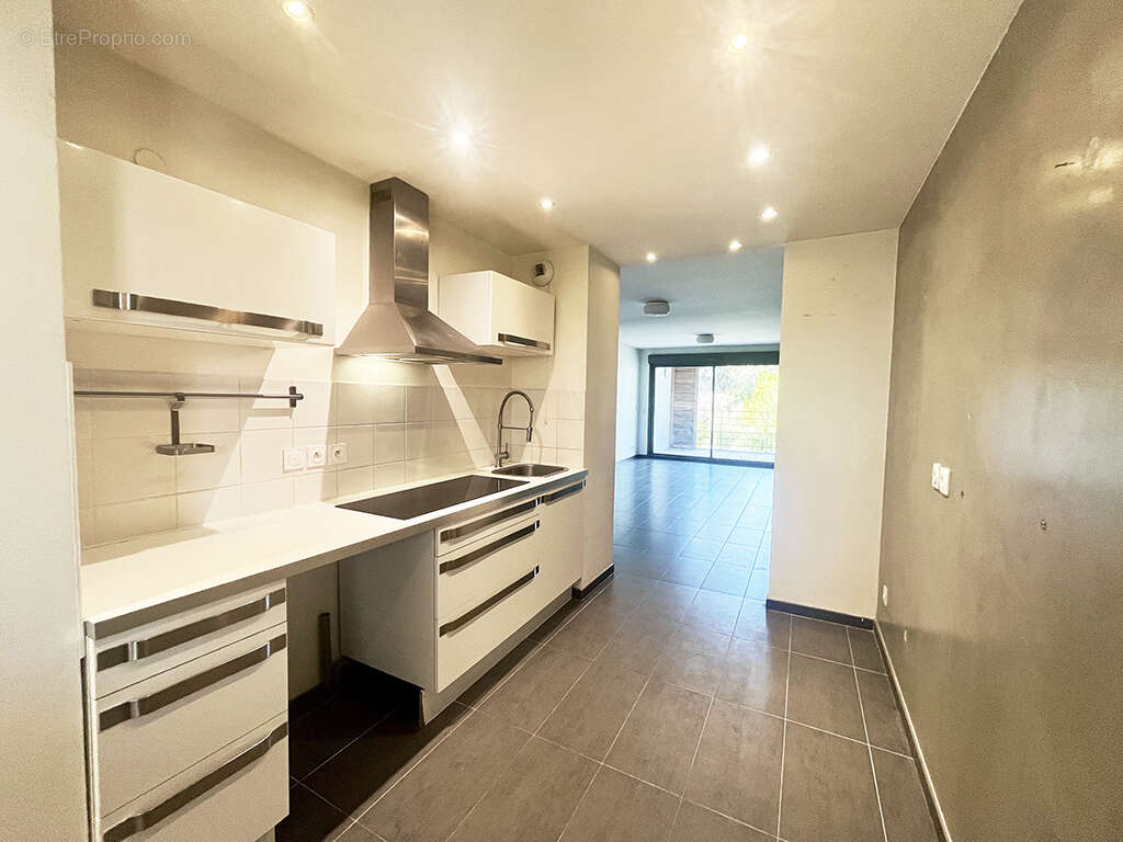 Appartement 77 m² à Marseille-8e  - photo 4
