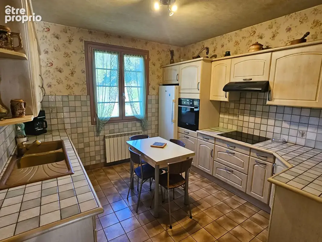 À VENDRE -Maison familiale de type 6 avec grand terrain clôturé, à moins de 10 minutes de Figeac - photo 5
