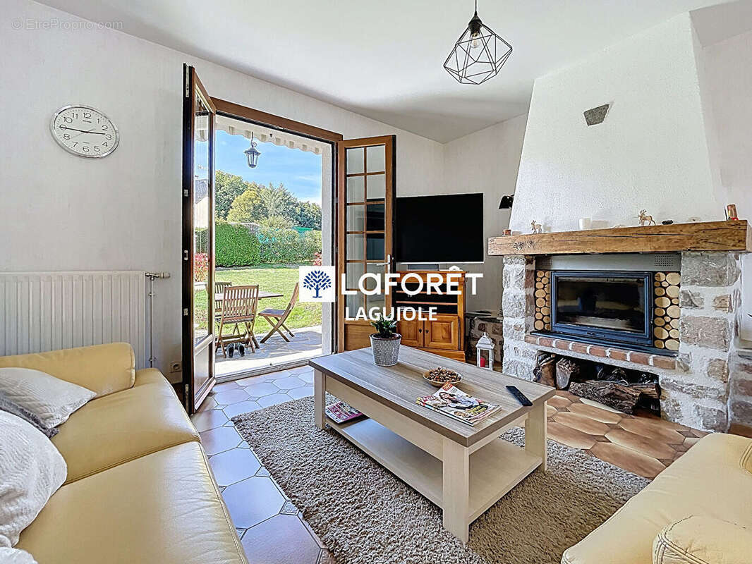 Maison à SAINTE-GENEVIEVE-SUR-ARGENCE