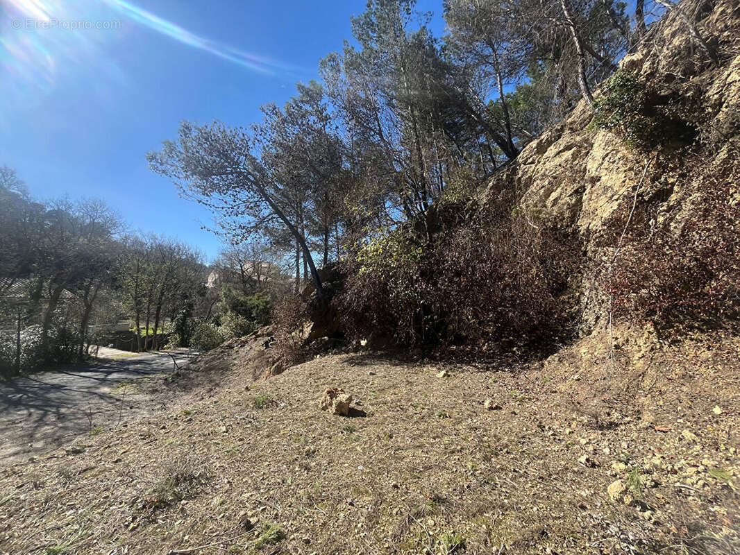 Terrain à VILLESEQUE-DES-CORBIERES