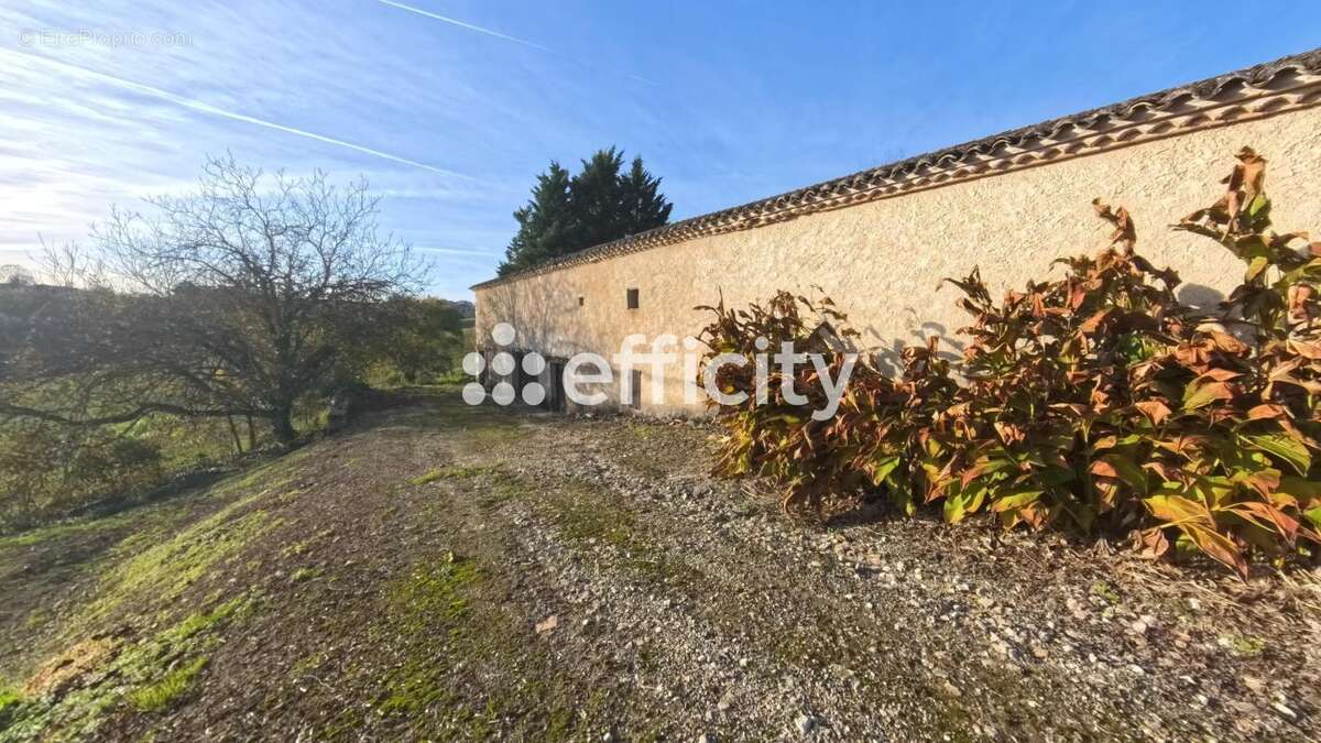 Maison à SAINT-PASTOUR