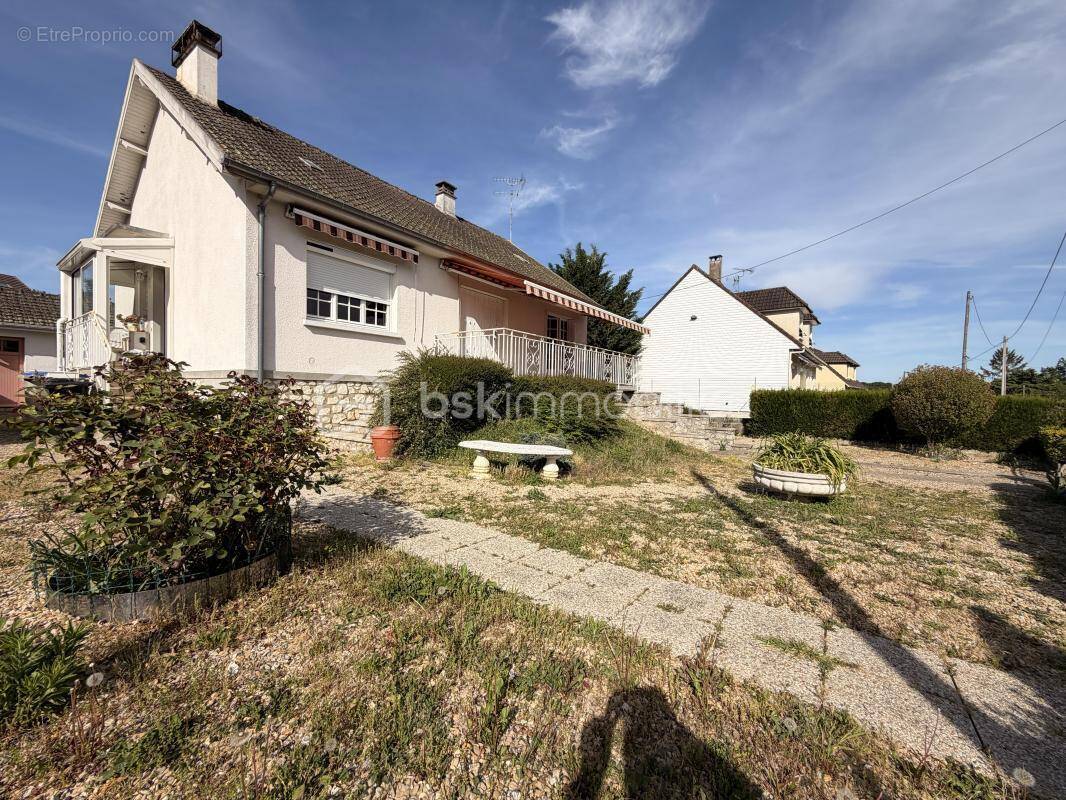 Maison à OZOUER-LE-VOULGIS