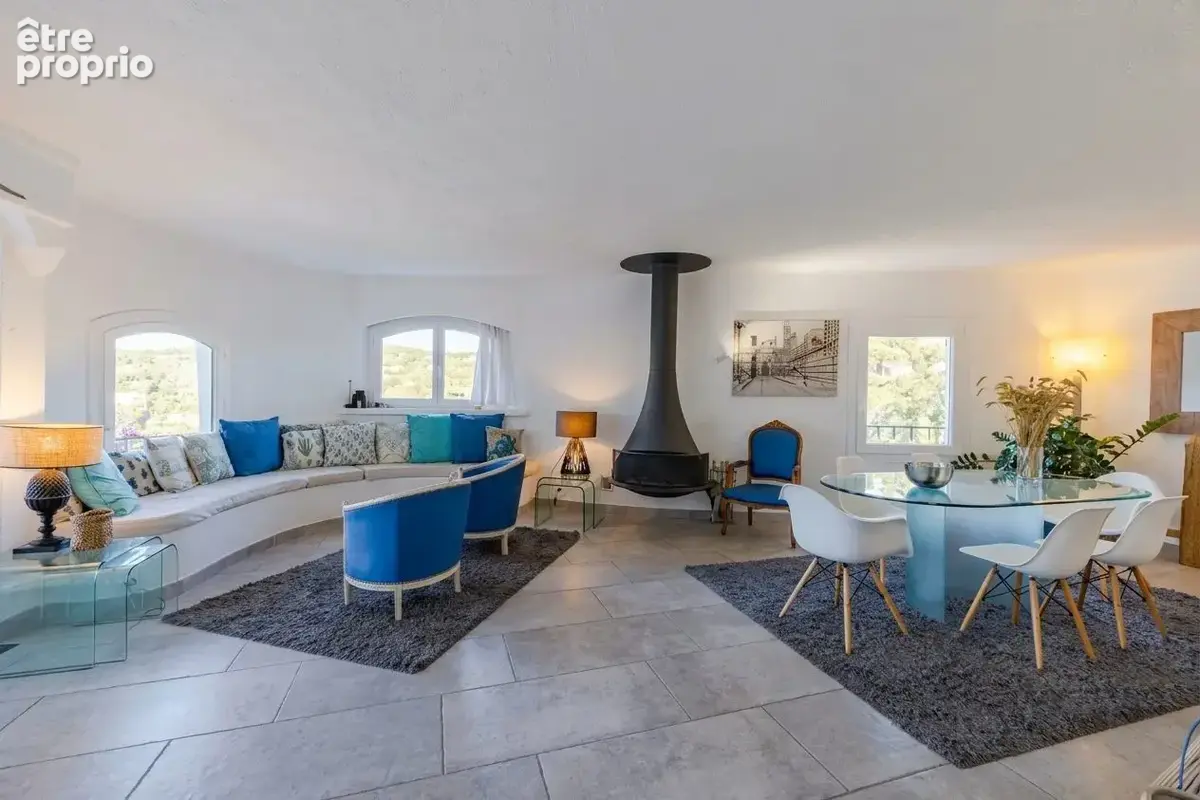 Maison 9 pièces 191 m² à vendre à Roquebrune-Sur-Argens (83380) - photo 5