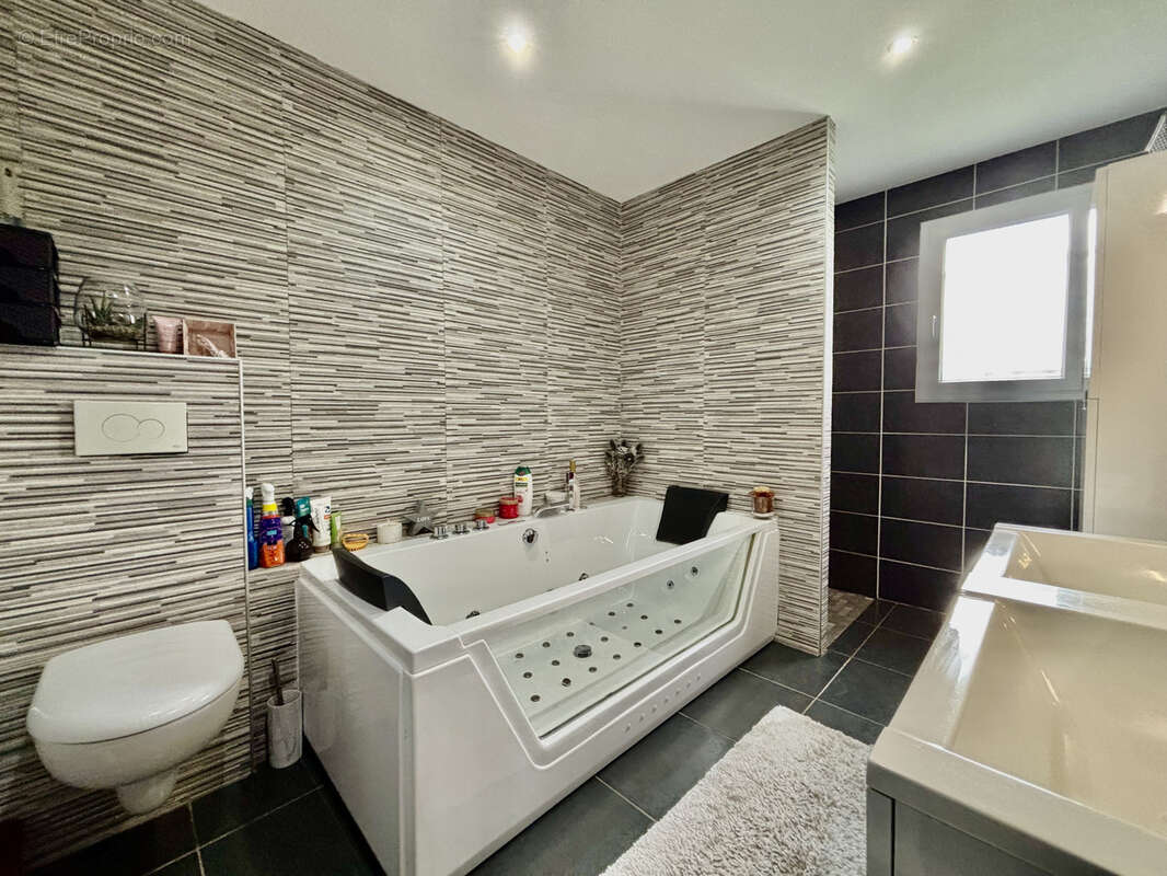 Maison à PARAY-LE-MONIAL