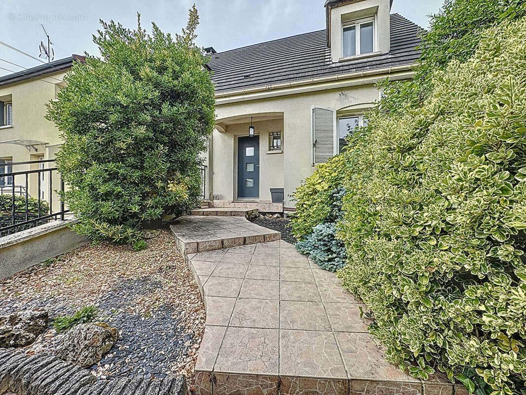 Maison à CHILLY-MAZARIN