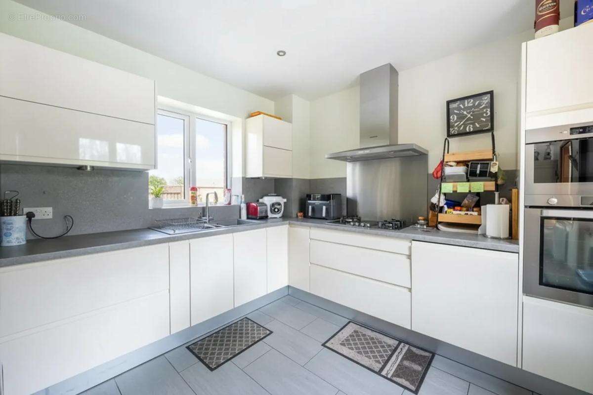 Maison à MONTJAVOULT