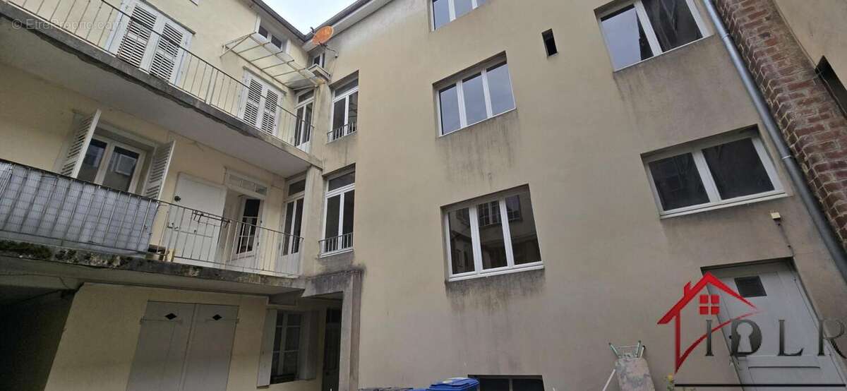 SALINS LES BAINS, Centre-Ville . Immeuble de rapport  289 m2 - photo 8