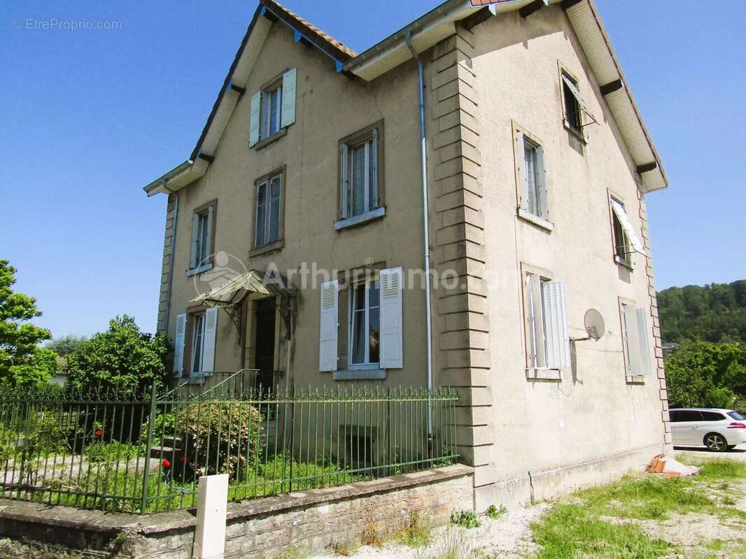 Appartement à COLOMBIER-FONTAINE