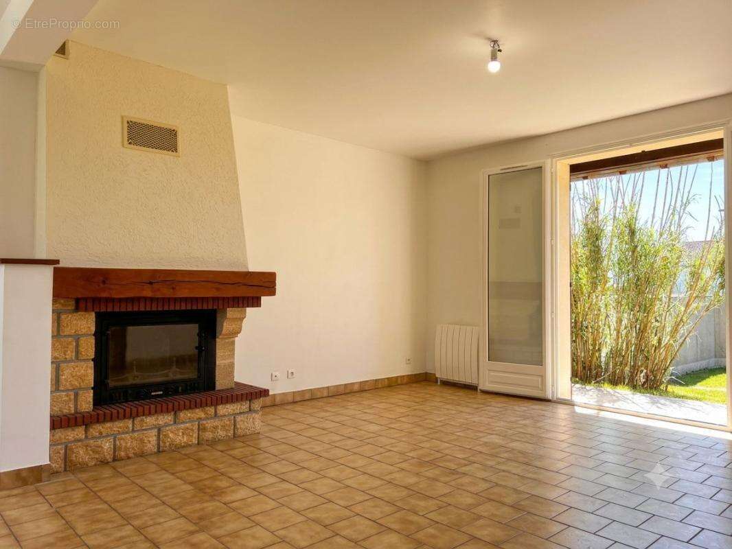  Pavillon familial de 121 m² sur sous-sol complet - Centre Patay  - photo 2