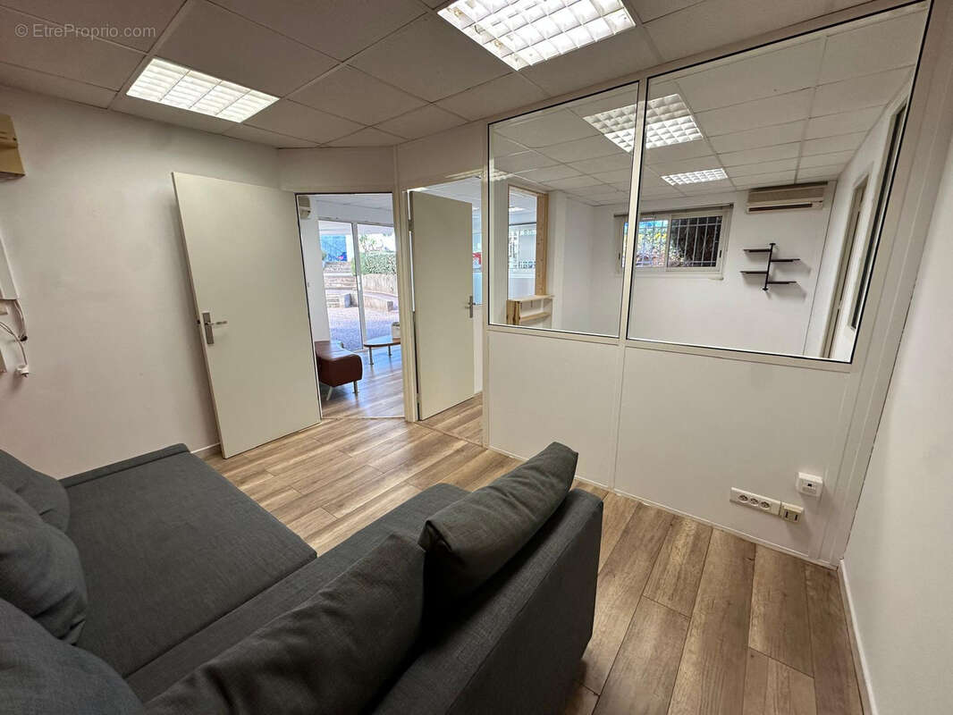 Commerce à CARQUEIRANNE