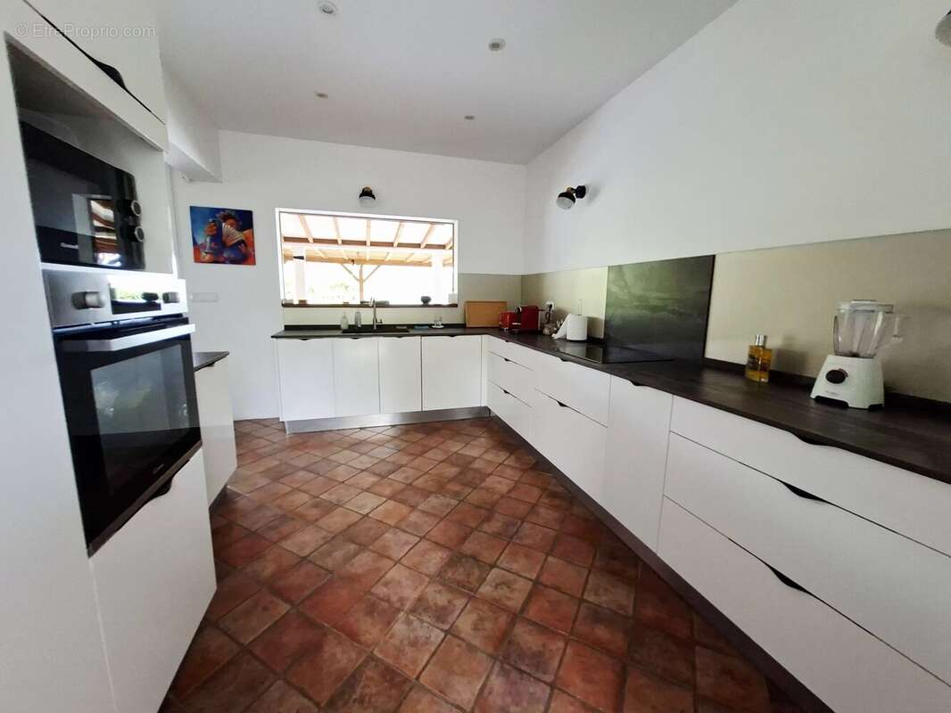 STE LUCE : Spacieuse villa T4 + Studio + piscine - photo 5