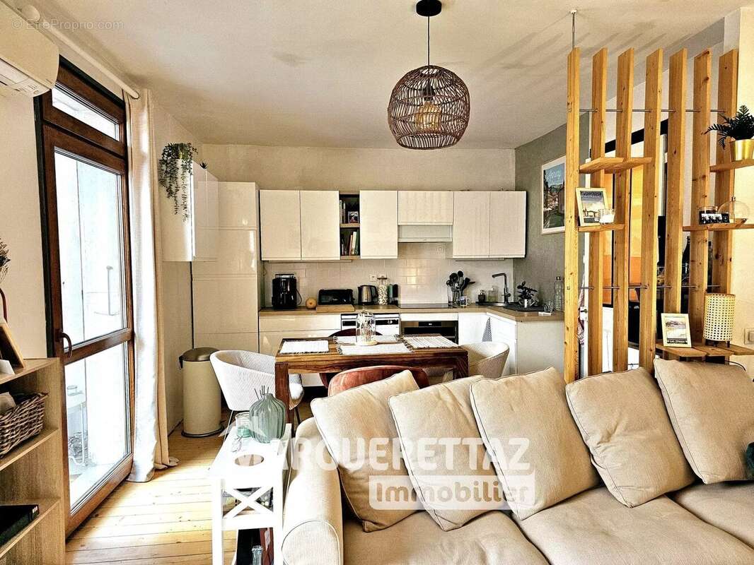 Appartement à BONNE