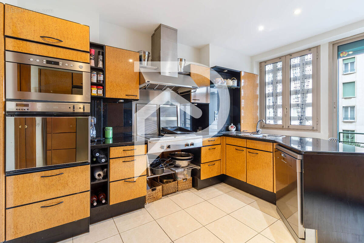 Appartement à MARSEILLE-2E