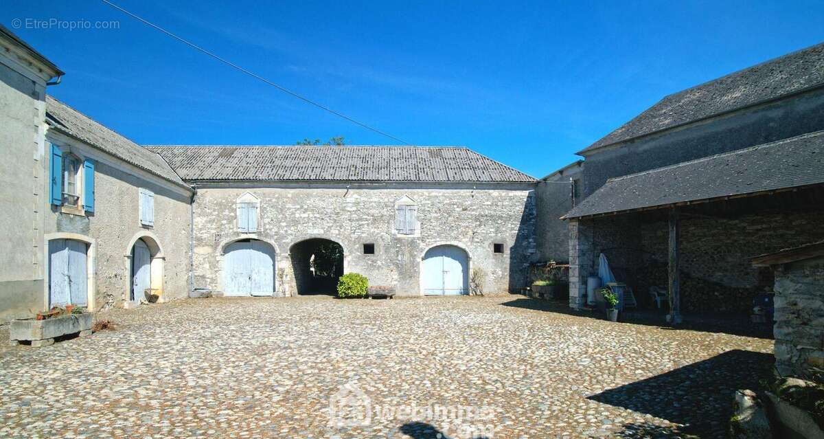 Maison à ARROS-DE-NAY