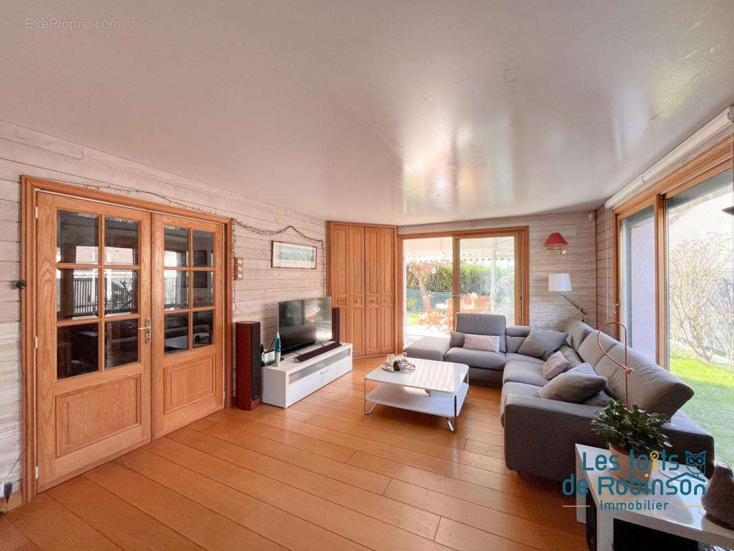 Maison à VERRIERES-LE-BUISSON