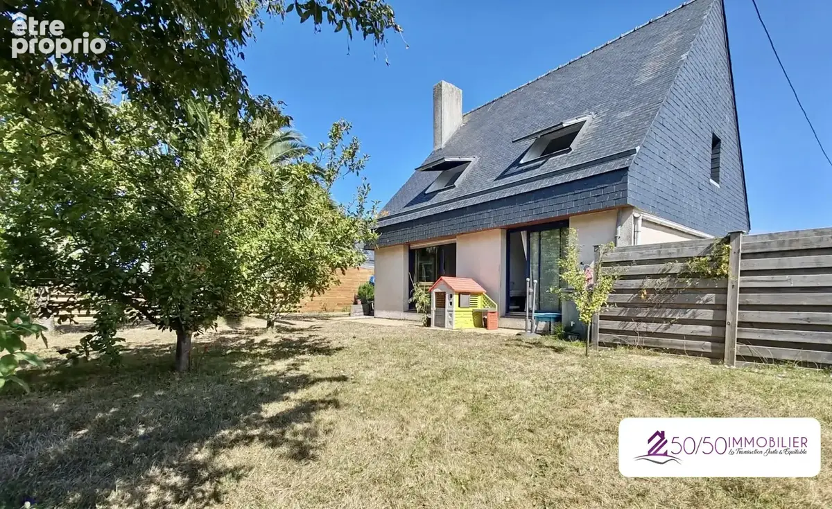 Maison à PLOUGOULM