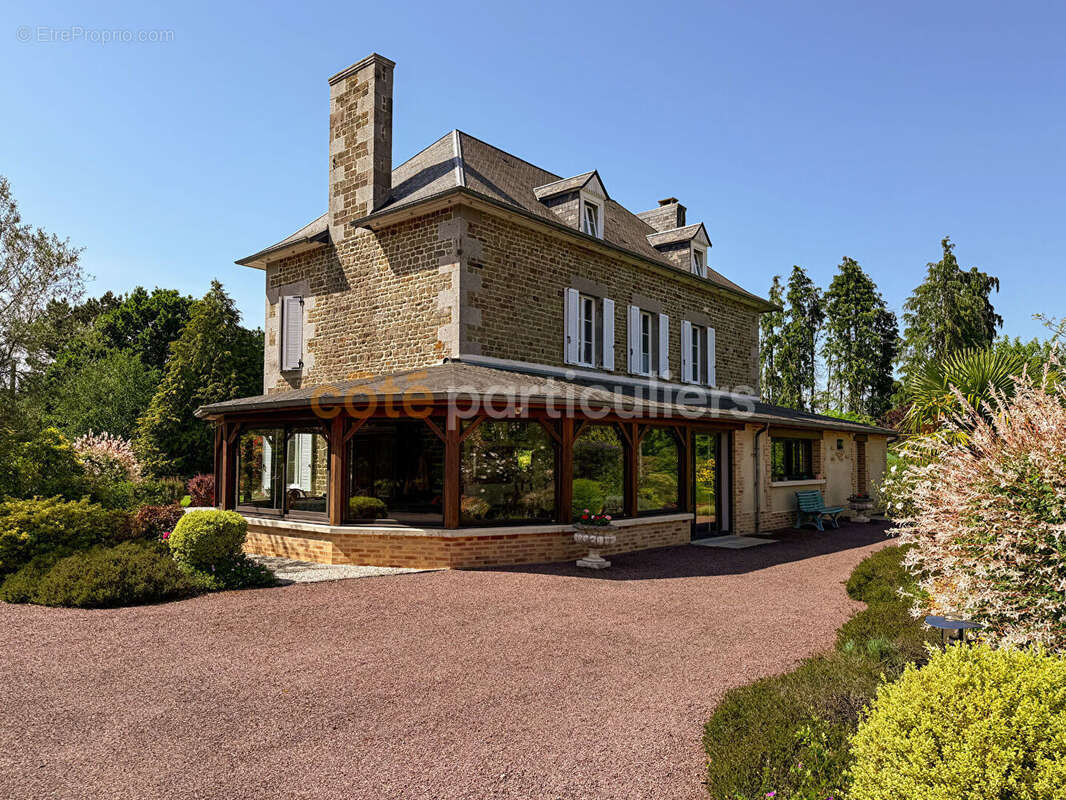 Maison à DOMJEAN