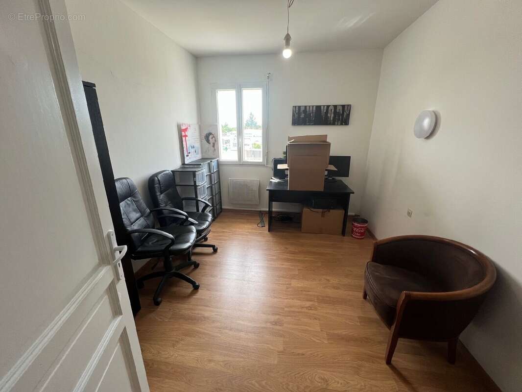 Commerce à EYGUIERES