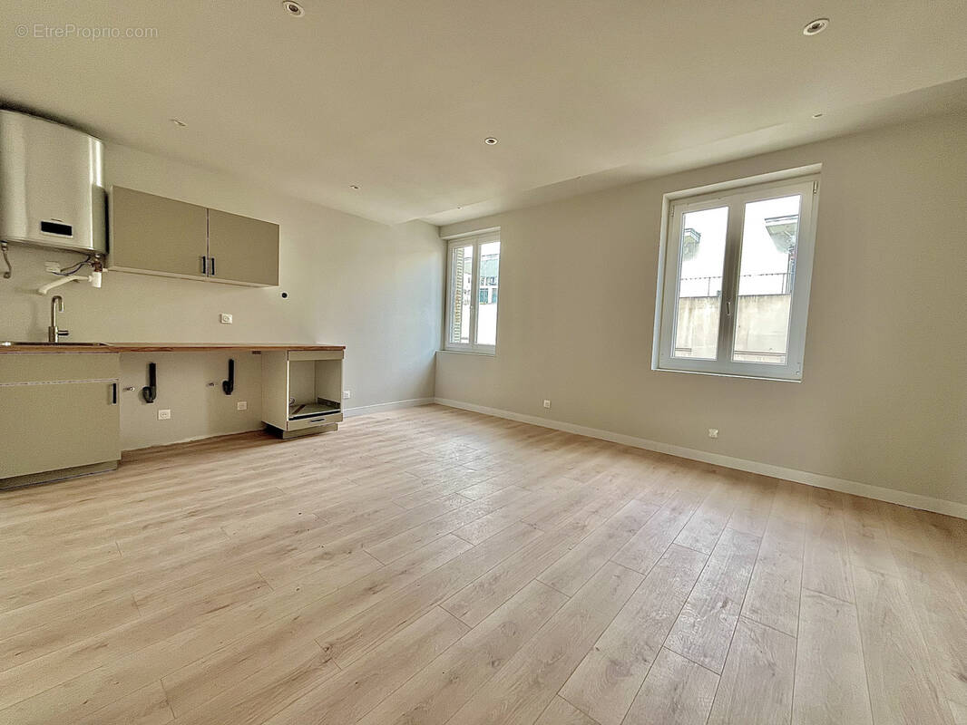 Appartement à MARSEILLE-1E