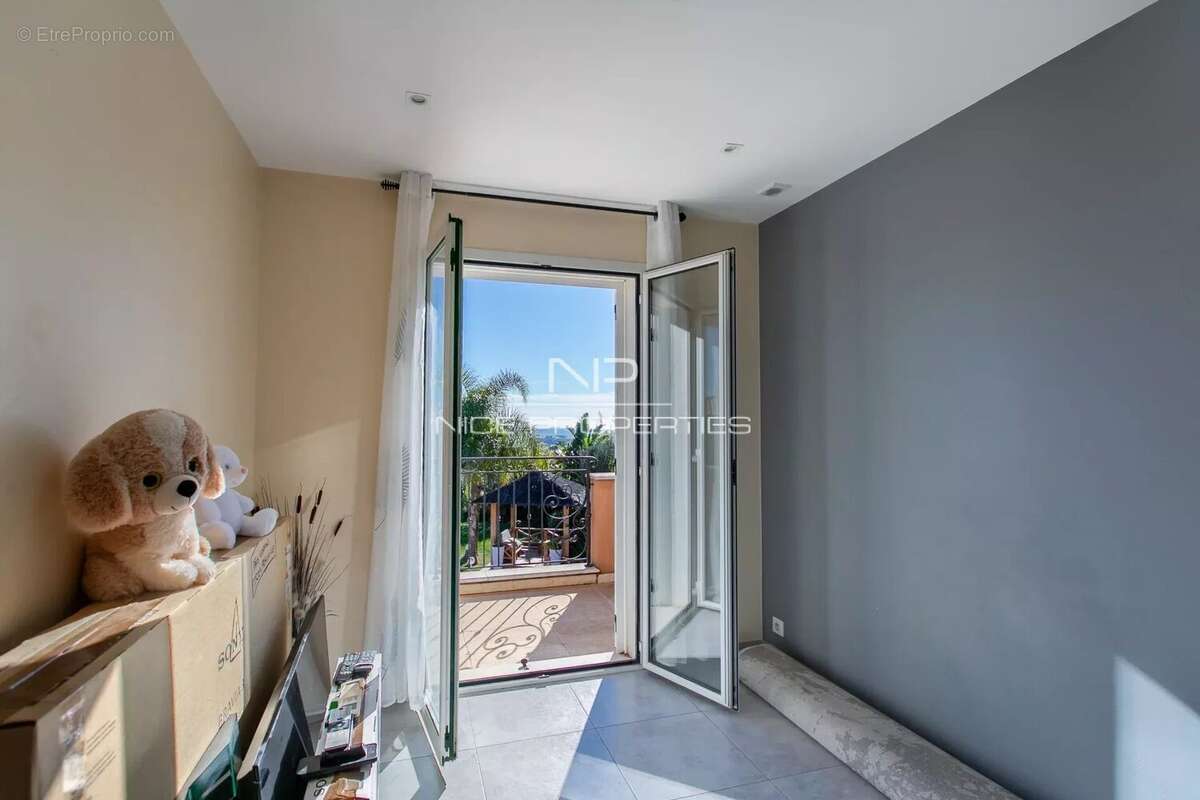 Maison à SAINT-LAURENT-DU-VAR