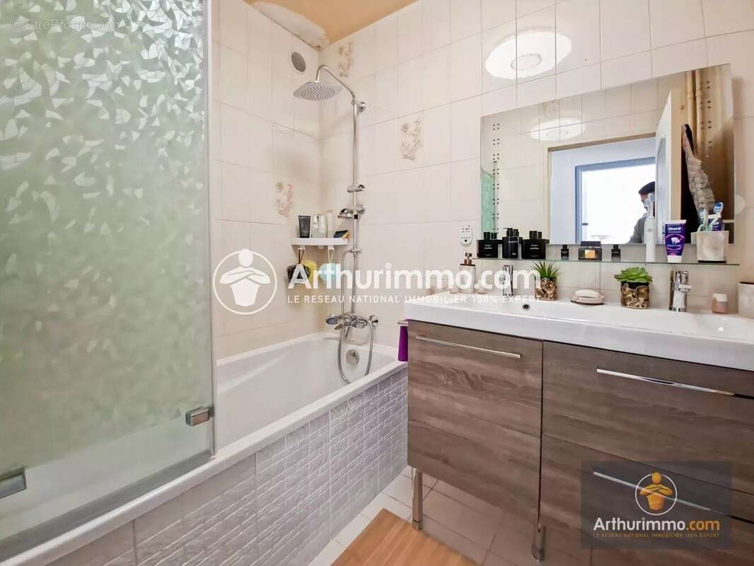 Appartement à SAINT-PIERRE-DU-PERRAY