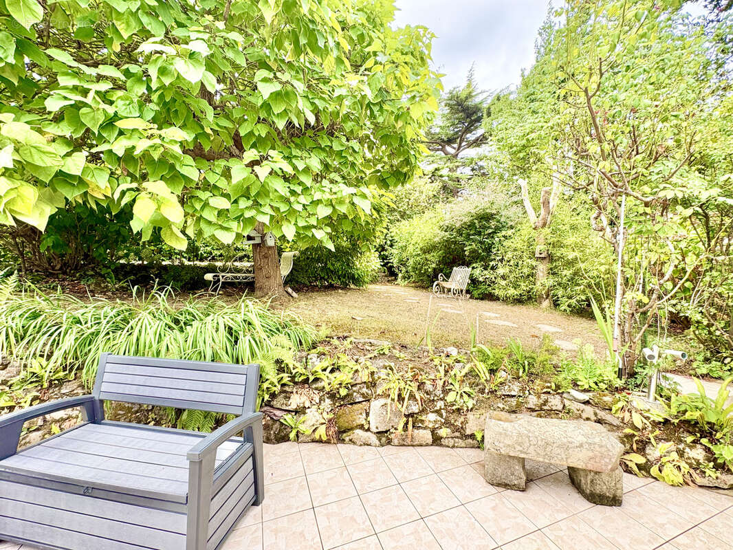Jolie maison avec jardin 1010m2 au coeur d'un village très recherché - photo 8