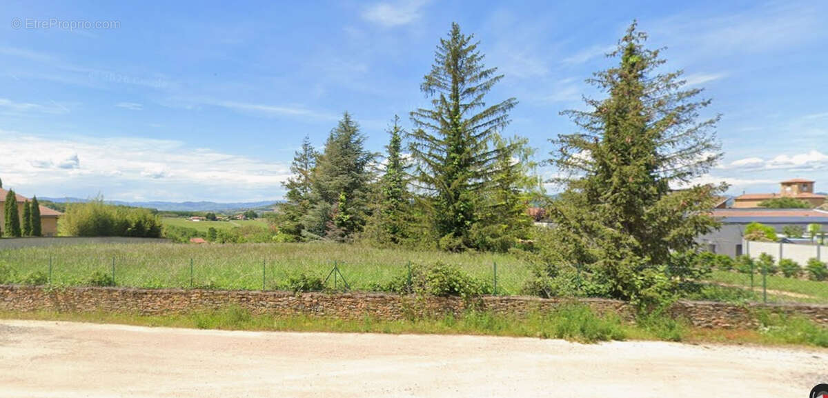 Terrain à bâtir de 2230 m2 à MARCY 69480 - photo 5