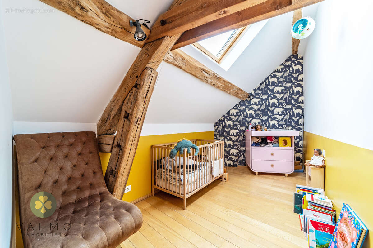 Maison à LA QUEUE-LES-YVELINES