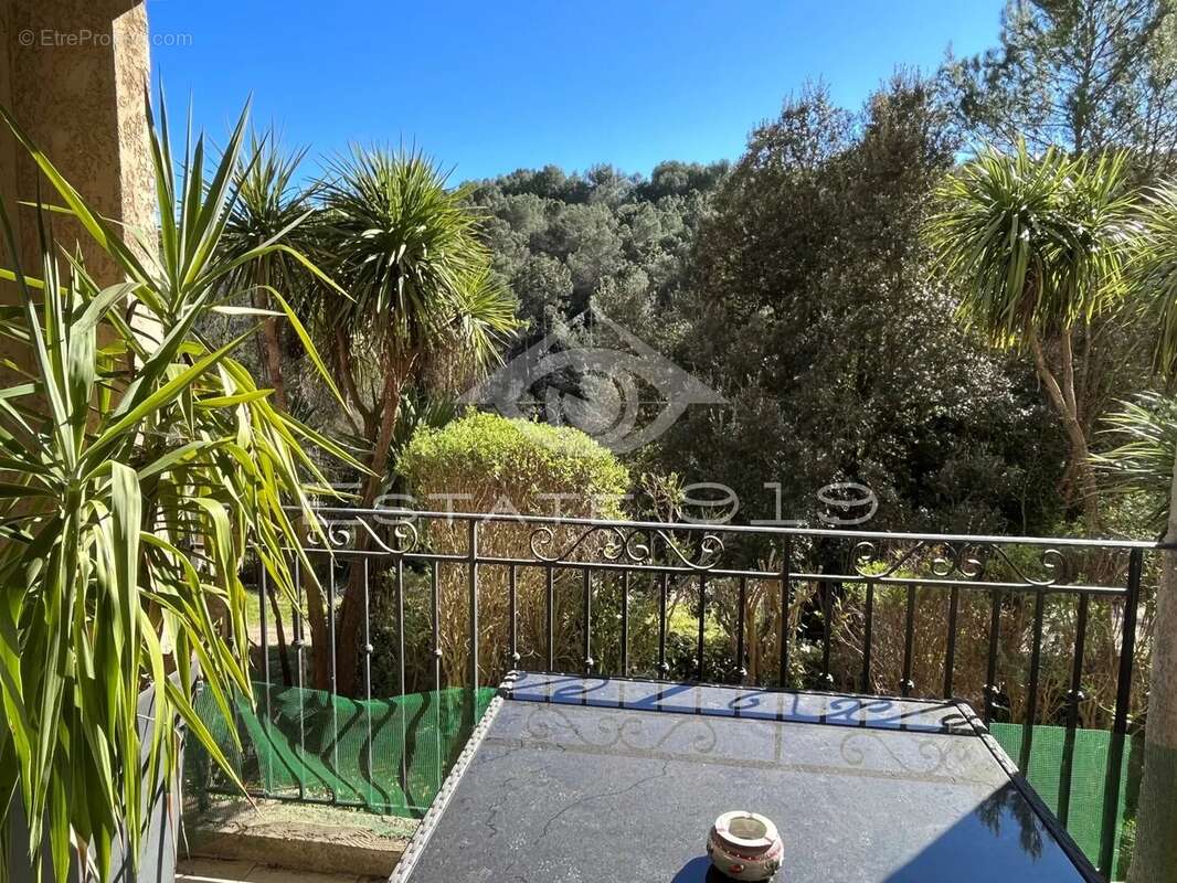 Appartement à MOUGINS