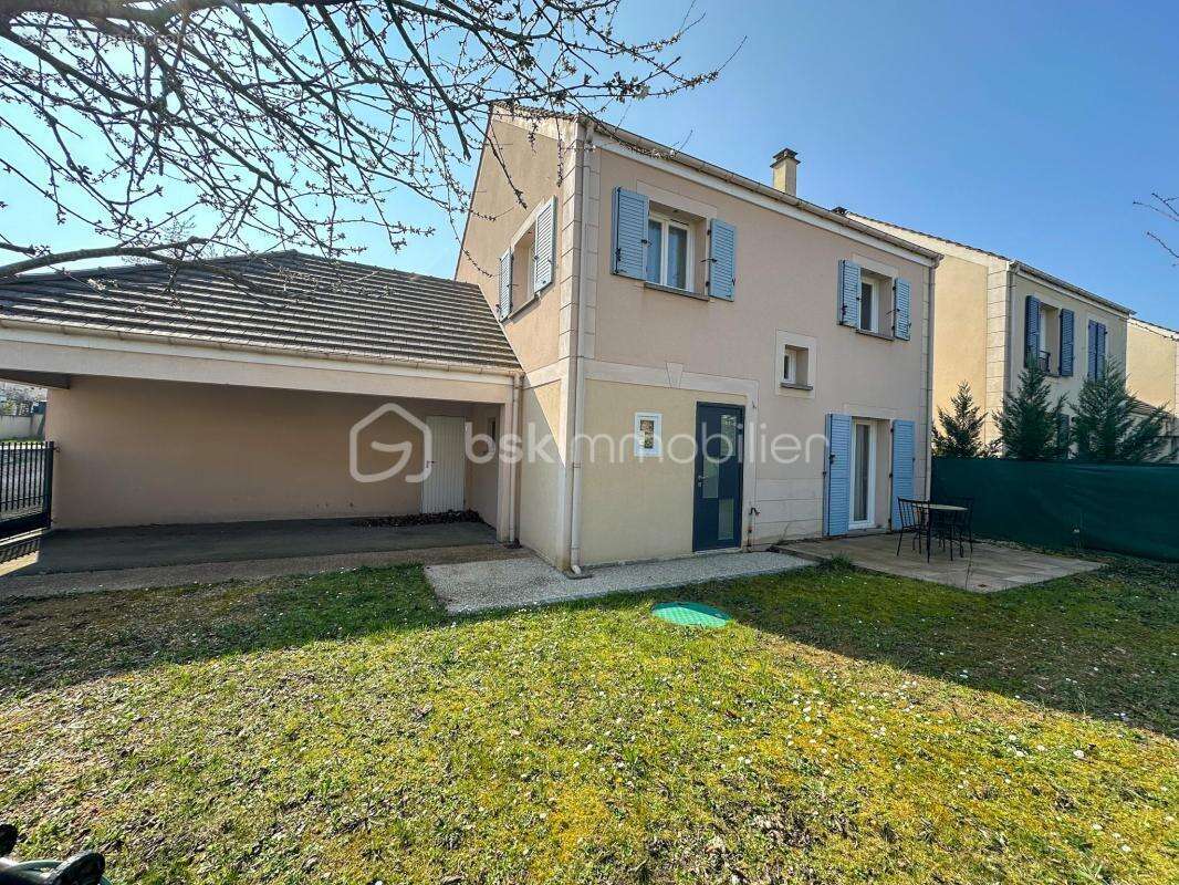 Maison à SAVIGNY-LE-TEMPLE