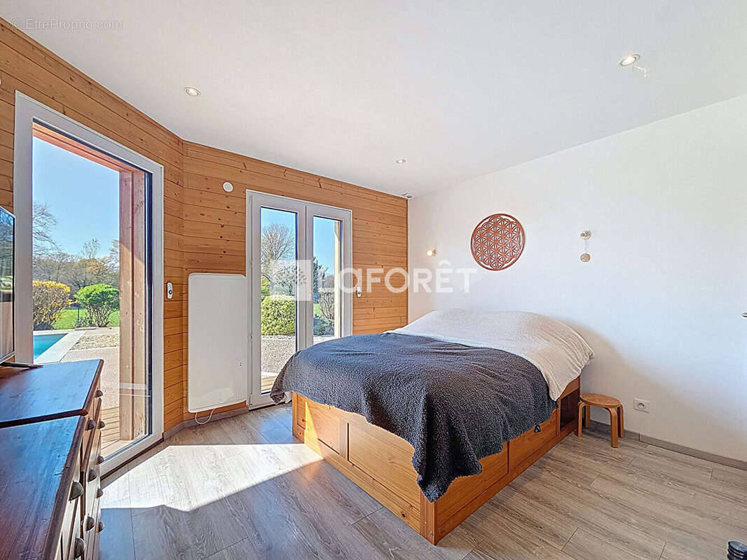 Maison à DOMPIERRE-SUR-VEYLE