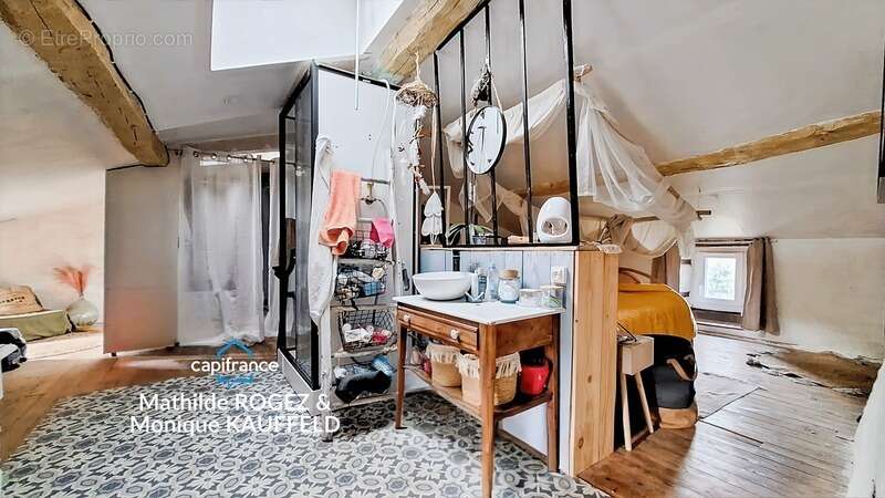 Maison à TOURS-SUR-MEYMONT