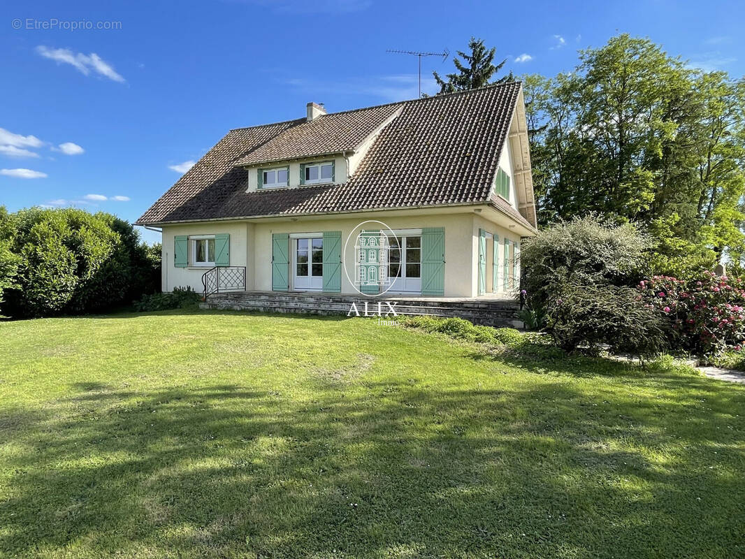 Maison à EGREVILLE