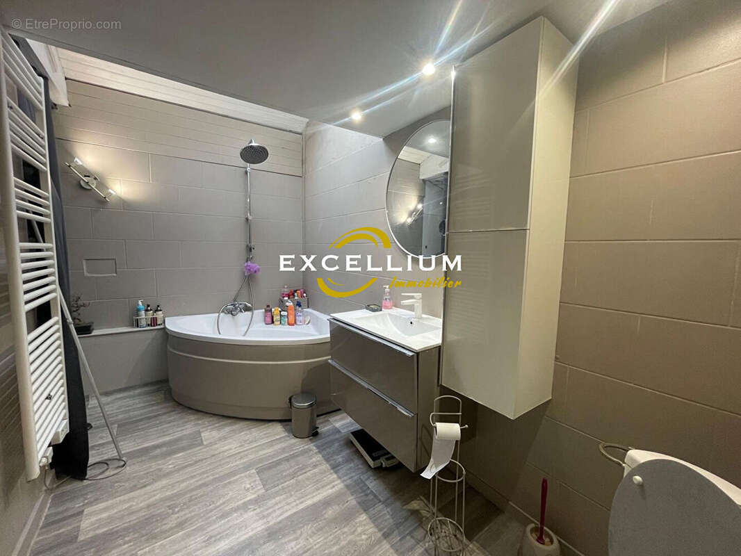 Appartement à CAILLOUX-SUR-FONTAINES