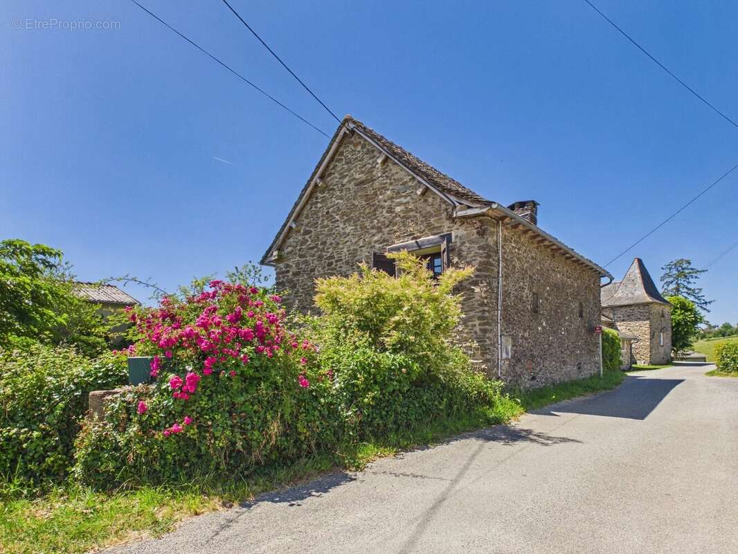 Charmante maison en pierre à proximité de Lescure-Jaoul - photo 2