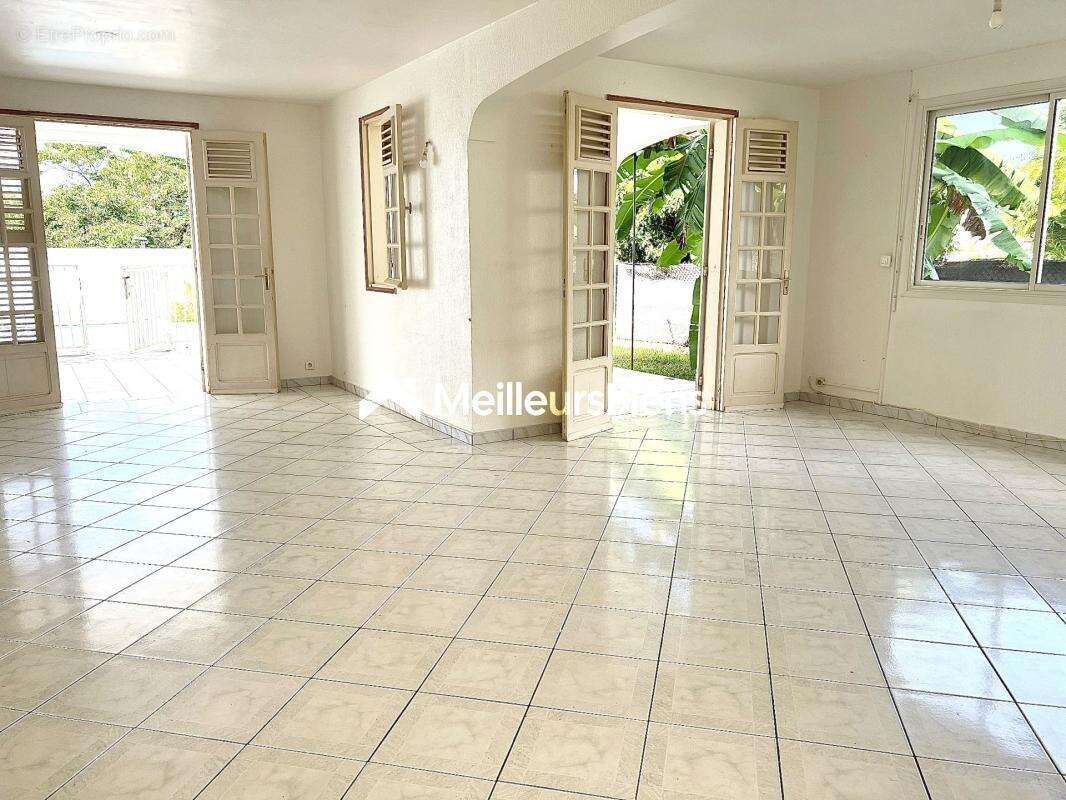 Maison à BAIE-MAHAULT