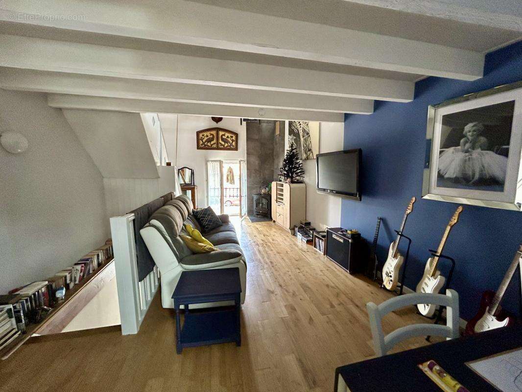 Maison de Village Rénovée de 4 Chambres avec Appartement Ind - photo 13