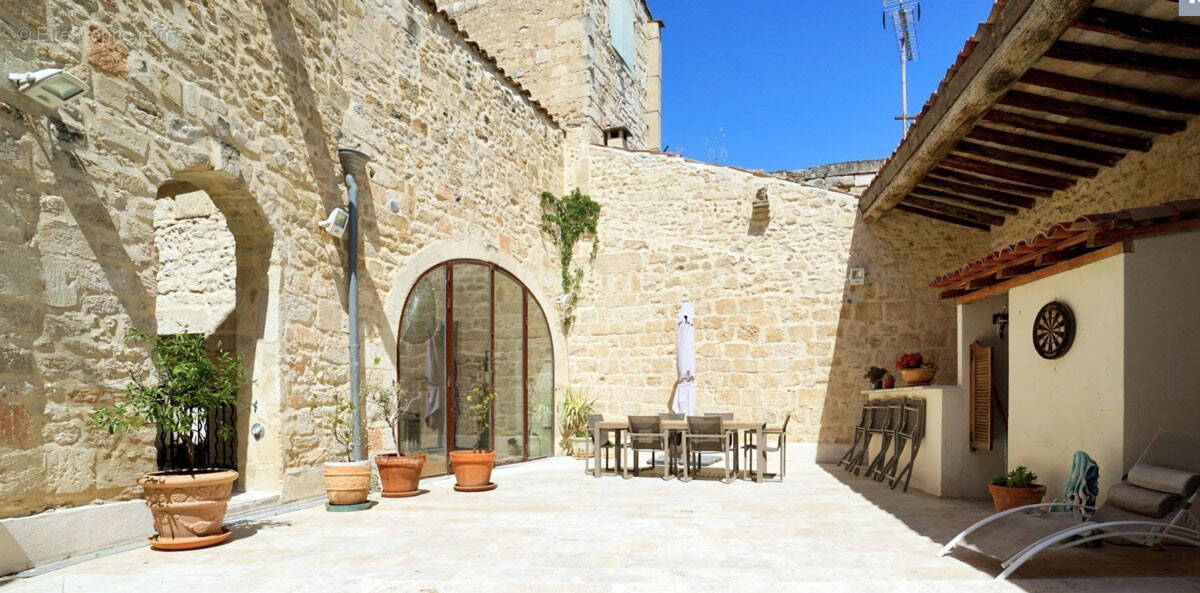 Maison à SAINT-GILLES