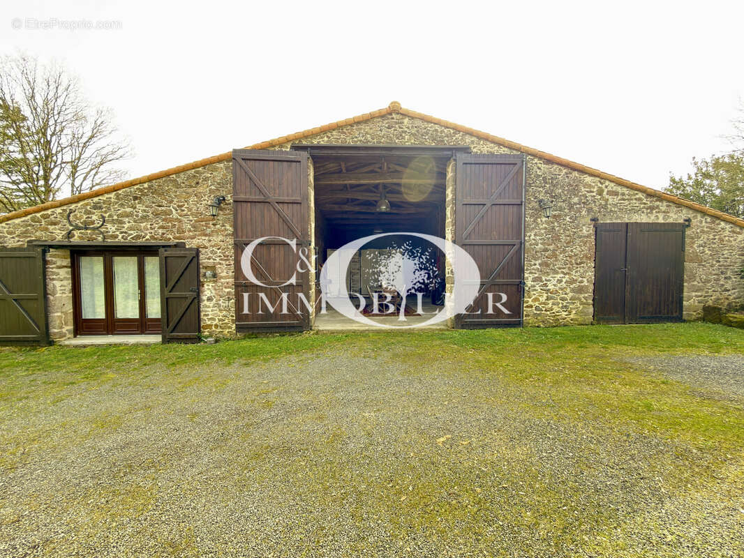 Maison à SAINT-ETIENNE-DU-BOIS