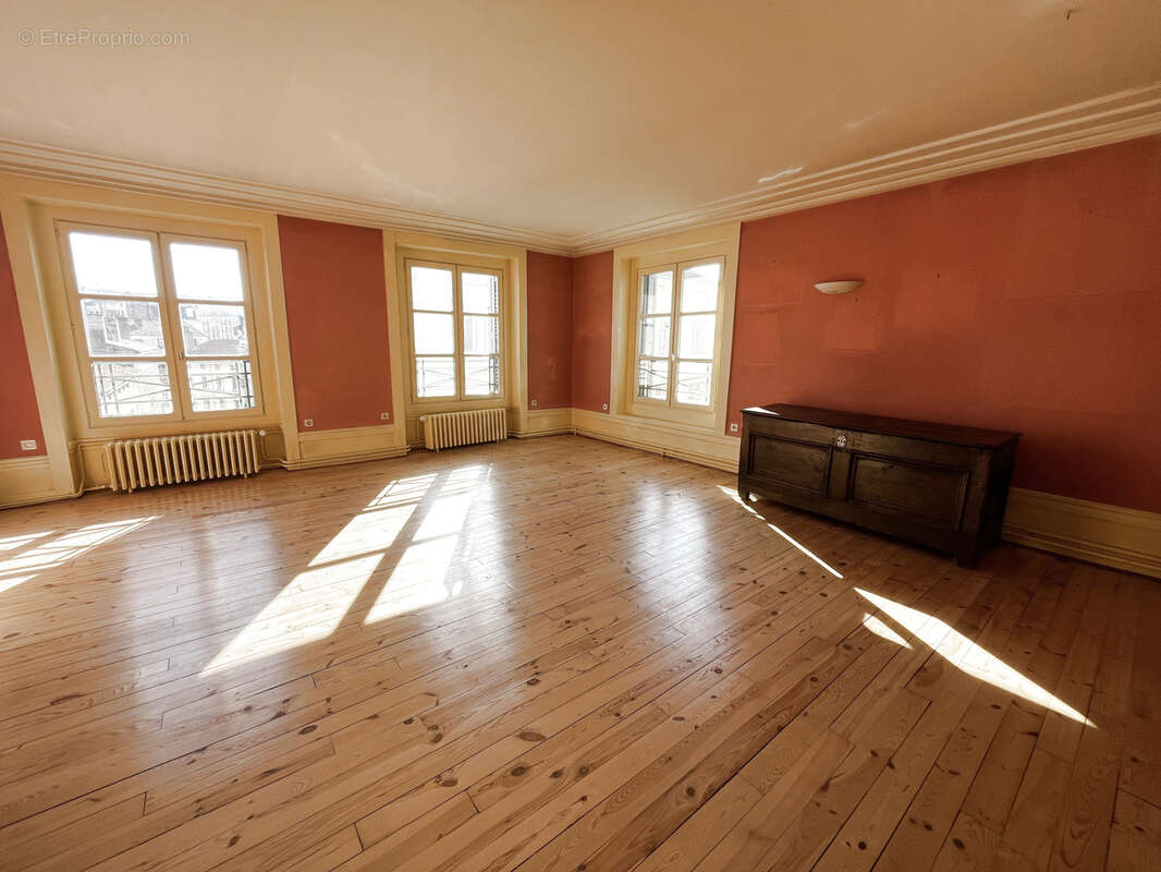 Appartement à SAINT-ETIENNE